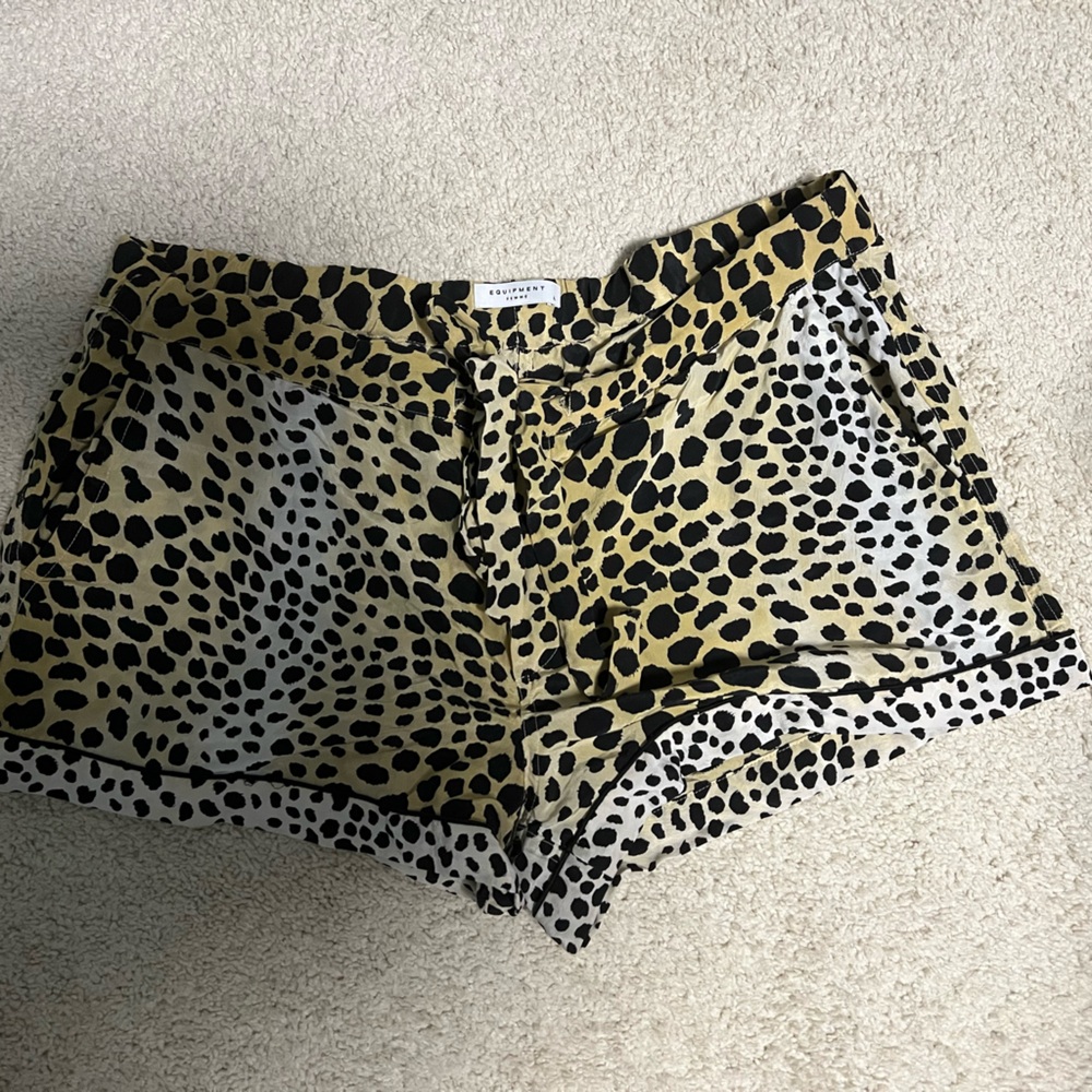 Equipment Femme Lucinda leopard print silk shorts